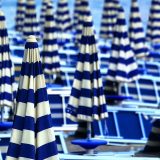 ombrelloni, spiaggia, blu, ombrellone, esterno, tavolo, in fila, grande gruppo di oggetti, full frame, interno