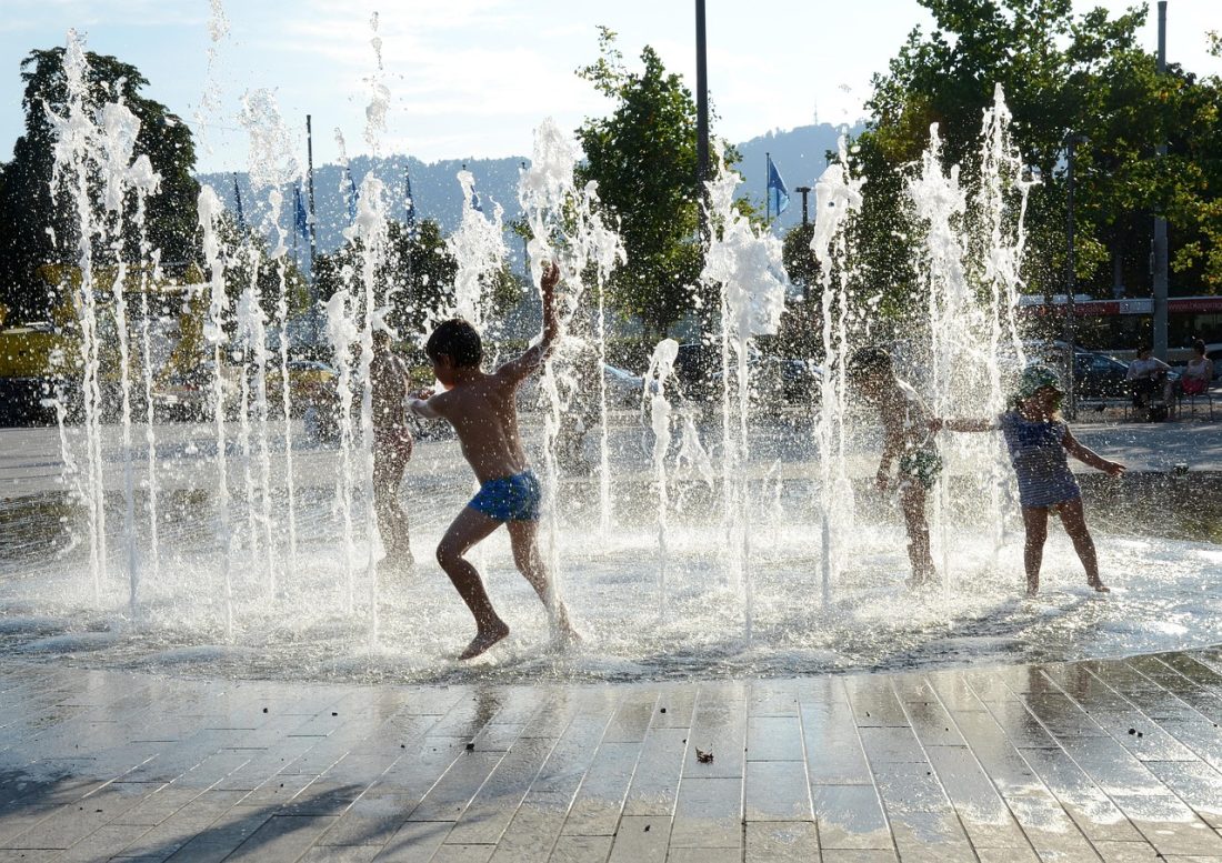 children-playing-2213748_1280