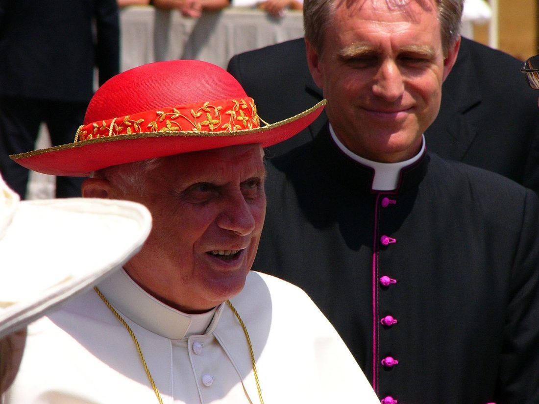 pope-benedict-1036042_1280